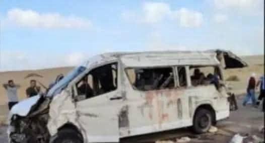 وفاة 3 طلاب طب بجامعة الجلالة وإصابة 3 آخرين في حادث تصادم ميكروباص
